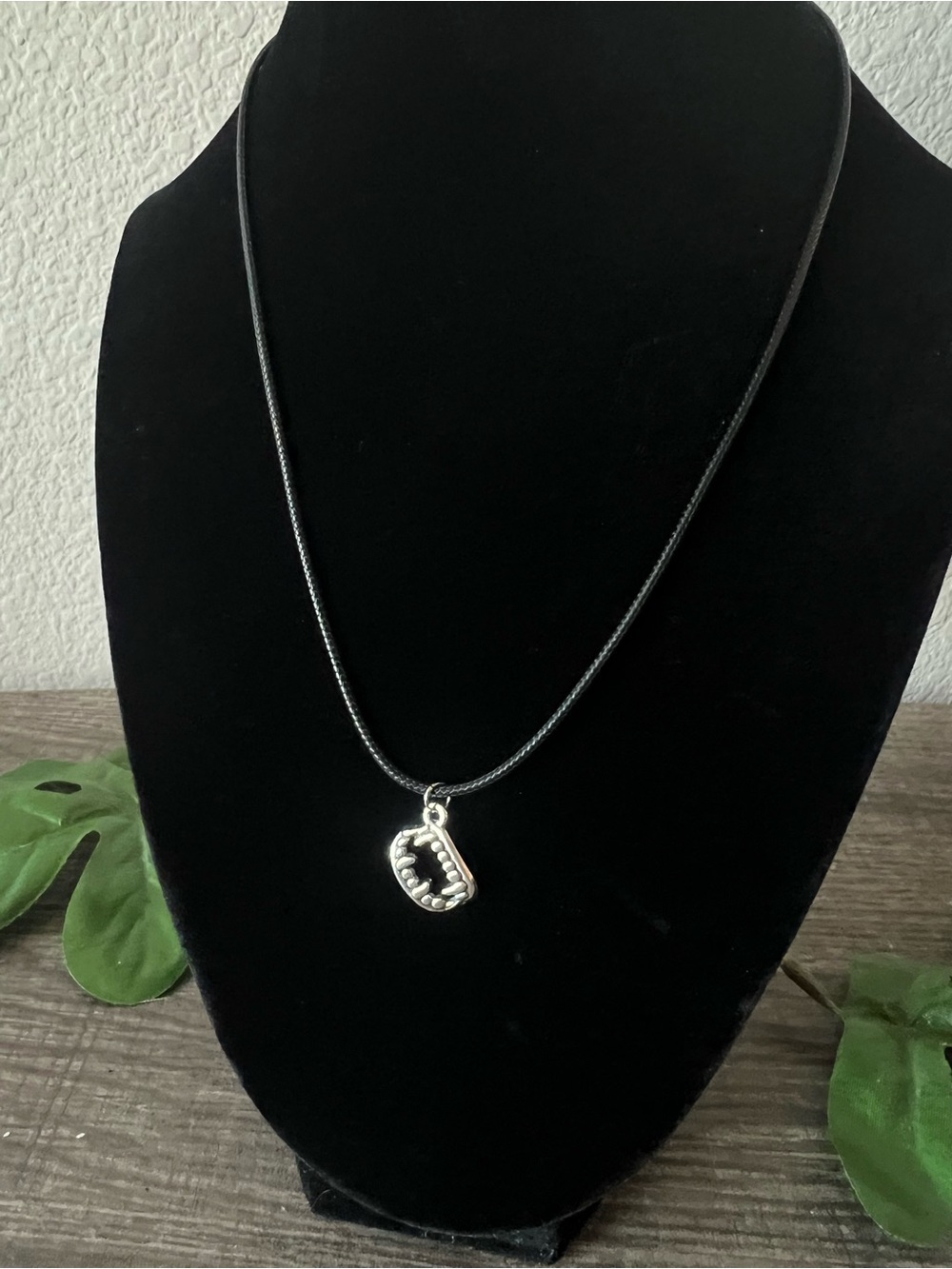 Silver Vampire Fangs Pendant Necklace - Black Cord 18.5 / gothic / Halloween New
